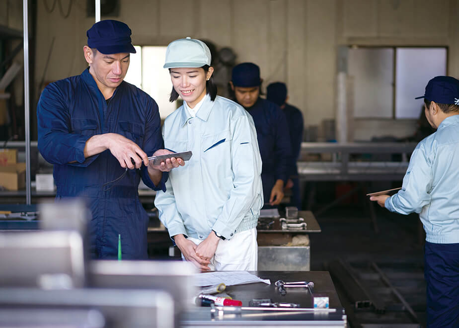 技能実習などで外国人労働者の方を受け入れている事業者の方